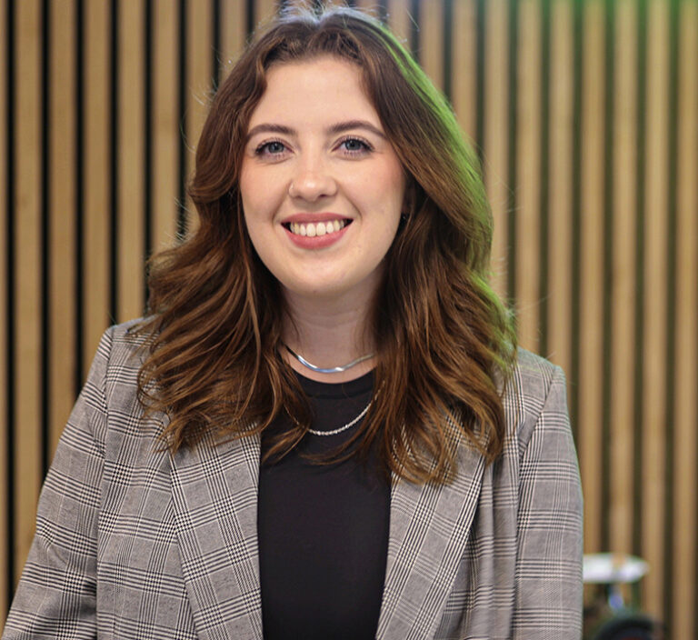 Image of Marcela Bonafé Communications Specialist in Amersfoort, The Netherlands smiling Contact